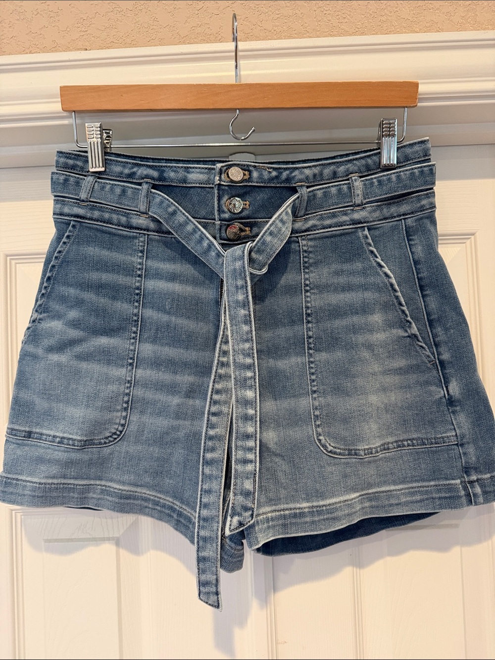 WHBM Extra High-Rise 5” Short Everyday Soft Denim Tie-Belt - Light Blue 12